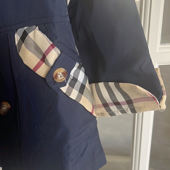 Beautiful Burberry baby girl coat 2-3 years - Picture 5 of 10